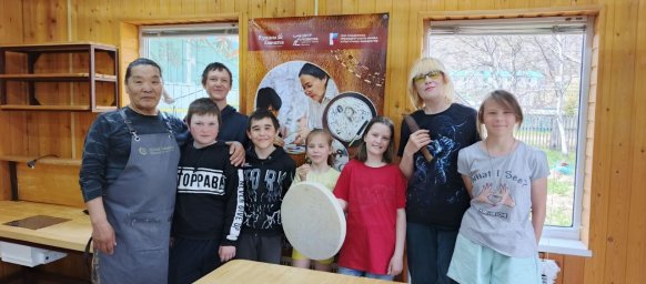 Занятие по изготовлению бубна прошло в Быстринской школе на Камчатке 0