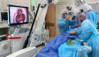 В Камчатской краевой больнице запущена в работу инновационная оптика - новый микрохирургический микроскоп Leica M530 OHX