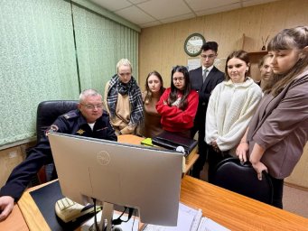 Студенты побывали на экскурсии в Госавтоинспекции Камчатского края 1