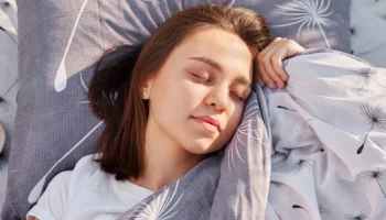 Некоторые продукты и напитки могут серьёзно нарушить засыпание