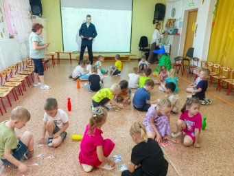 Сотрудники Госавтоинспекции организовали комплекс мероприятий для детей и родителей в Мильковском округе на Камчатке 4