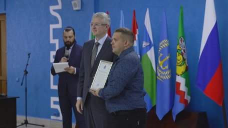 Наградами отметил специалистов за слаженные действия в период сейсмической активности губернатор Камчатки 9