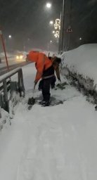 Работы по зимнему содержанию улиц и общественных пространств идут круглосуточно в Перопавловске-Камчатском 2