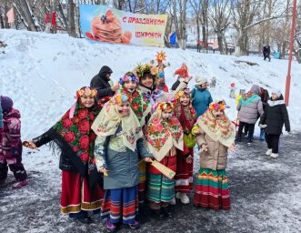 Веселыми гуляниями завершилась Масленичная неделя в столице Камчатки 5