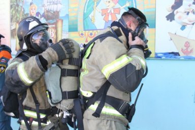 Возгорание в сценическом комплексе и пятеро пострадавших: пожарно-тактические учения прошли в Камчатском театре кукол 9