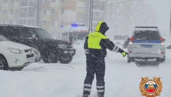 Четвертые сутки в экстремальных погодных условиях работает в усиленном режиме Госавтоинспекция Камчатки