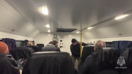 Спасатели МЧС России во время циклона оказывали помощь жителям Камчатки 2