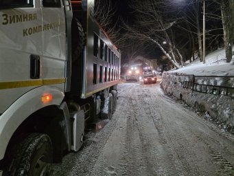 Усилены меры по расчистке от снега микрорайона Сероглазка в Петропавловске-Камчатском 1