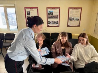 Студенты побывали на экскурсии в Госавтоинспекции Камчатского края 0