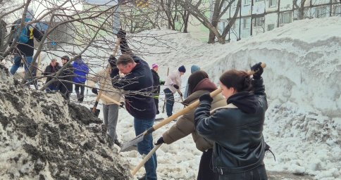 Андрей Воровский присоединился к субботнику в Перопавловске-Камчатском 5