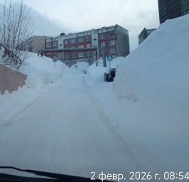 Коммунальные бригады сосредоточены на очистке внутриквартальных проездов и территорий у домов в Петропавловске-Камчатском 2