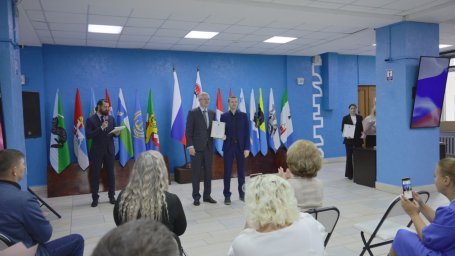 Наградами отметил специалистов за слаженные действия в период сейсмической активности губернатор Камчатки 10