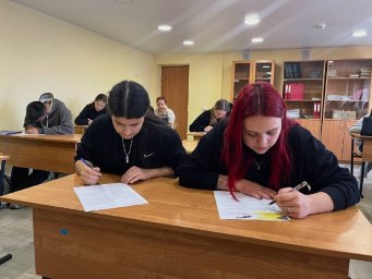 Любители классики и современной литературы проверили свои знания на Камчатке 0