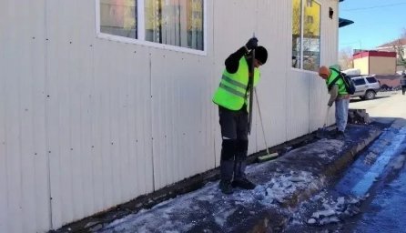 Ежедневно занимаются уборкой городских территорий дорожные службы Петропавловска-Камчатского 2