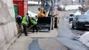 Основной задачей дорожников остаётся уборка песка и мусора в Петропавловске-Камчатском