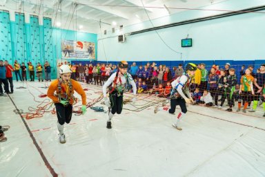 В  Межрегиональных соревнованиях по спортивному туризму хорошо показали себя участники с Камчатки 2
