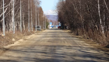 Ремонт переходного покрытия дорог местного значения ведётся в посёлке Раздольном на Камчатке Ремонт переходного покрытия дорог местного значения ведётся в посёлке Раздольном на Камчатке