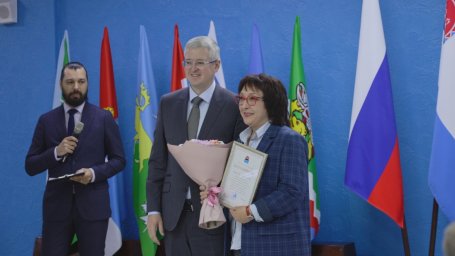 Наградами отметил специалистов за слаженные действия в период сейсмической активности губернатор Камчатки 6