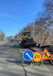 Продолжается очистка дорог от снега и песка в Петропавловске-Камчатском 7