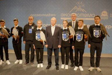 Владимир Путин встретился с коллективом соколиного центра «Камчатка» 3