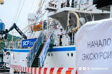 Более 3 000 желающих посетили учебный парусник из Владивостока на Камчатке 5