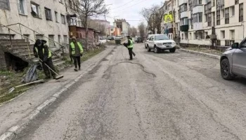 Уборка и ремонт дорог продолжаются в Петропавловске-Камчатском Уборка и ремонт дорог продолжаются в Петропавловске-Камчатском