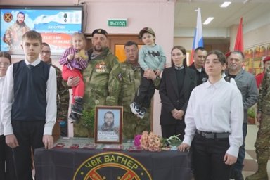 Еще в одной школе Петропаввловска-Камчатского открыли парту героя 1