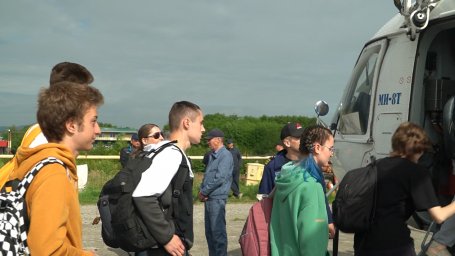 Выпускники камчатских школ отправились в путешествие в Долину гейзеров 0