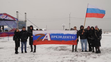 Непогода не помешала провести праздничный митинг в честь 10-летия воссоединения Крыма с Россией 14