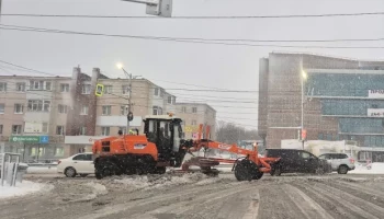 Дорожники работают над ликвидацией последствий мощного циклона в Петропавловске-Камчатском Дорожники работают над ликвидацией последствий мощного циклона в Петропавловске-Камчатском