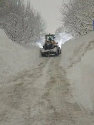 Комплексную расчистку на основных магистралях и внутренних проездах продолжают вести городские службы Петропавловска-Камчатского 4