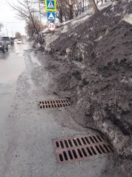 Работы по отводу талых вод с городских магистралей проводят в Петропавловске-Камчатском 8