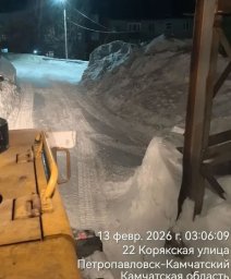 Техника весь день работала на магистралях, внутриквартальных проездах и придомовых территориях Петропавловска-Камчатского 2