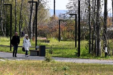 Новой точкой притяжения жителей стал парк у реки Половинки в Елизово 1