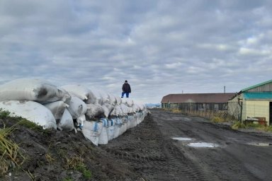 Продолжаются работы по берегоукреплению в селе Апука на севере Камчатки 0