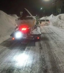 Комплексную расчистку на основных магистралях и внутренних проездах продолжают вести городские службы Петропавловска-Камчатского 3