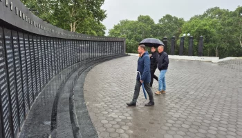 Глава города Константин Брызгин провел выездное совещание по вопросу ремонта на территории мемориального комплекса «Парк Победы» Глава города Константин Брызгин провел выездное совещание по вопросу ремонта на территории мемориального комплекса «Парк Победы»