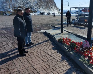 Тысячи жителей Камчатки присоединились к акции памяти погибших в результате теракта в Москве 7