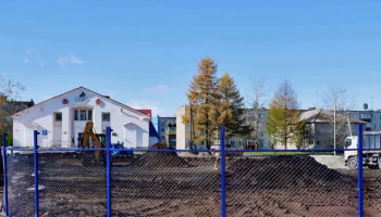 Обновление хоккейной коробки осуществляется в селе Коряки на Камчатке