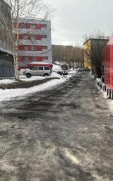 Дорожники обрабатывают проезды противогололёдными материалами в Петропавловске-Камчатском 6