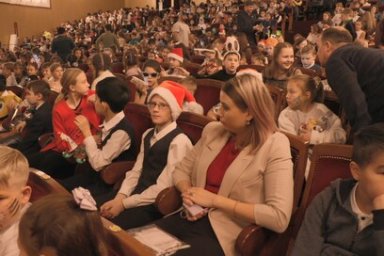 Почти 500 детей приняли участие в «Губернаторской елке» на Камчатке 3