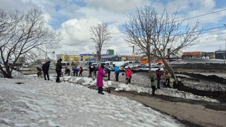 Андрей Воровский присоединился к субботнику в Перопавловске-Камчатском 1