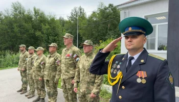 Ветеран ведет занятия на смене «Время юных героев» на Камчатке