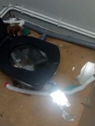 Вандалы портят общественные туалеты в столице Камчатки 6