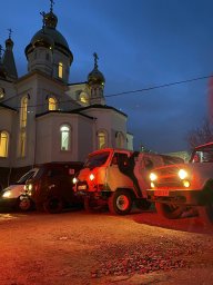 Жители Усть-Камчатска передали для бойцов УАЗ и необходимые вещи 4