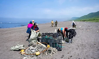 Нейросеть в помощь: 2 тонны мусора собрали на побережье Камчатского заповедника