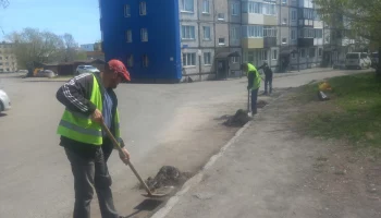Коммунальщики приводят в порядок городские улицы Коммунальщики приводят в порядок городские улицы
