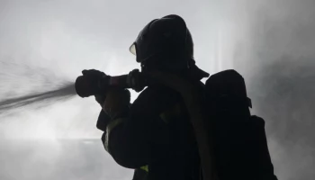 В Петропавловске-Камчатском пожарные ликвидировали возгорание в квартире на Бульваре Рыбацкой Славы