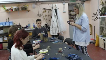 На Камчатке пройдёт серия мастер-классов по переработка старых пластиковых ёлок и новогодних игрушек