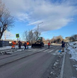 Работы по зимней уборке городской территории продолжаются в Петропавловске-Камчатском 3